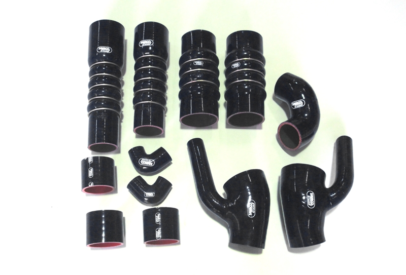 Samco RS4 Avant Quattro 2.7L B5 12-teiliges Ladeluftsystem schwarz