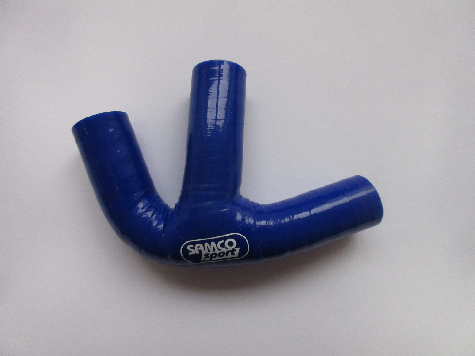 Turbo Schlauch Audi S4/S6 Biturbo Samco blau  Einzelschlauch aus TCS 151