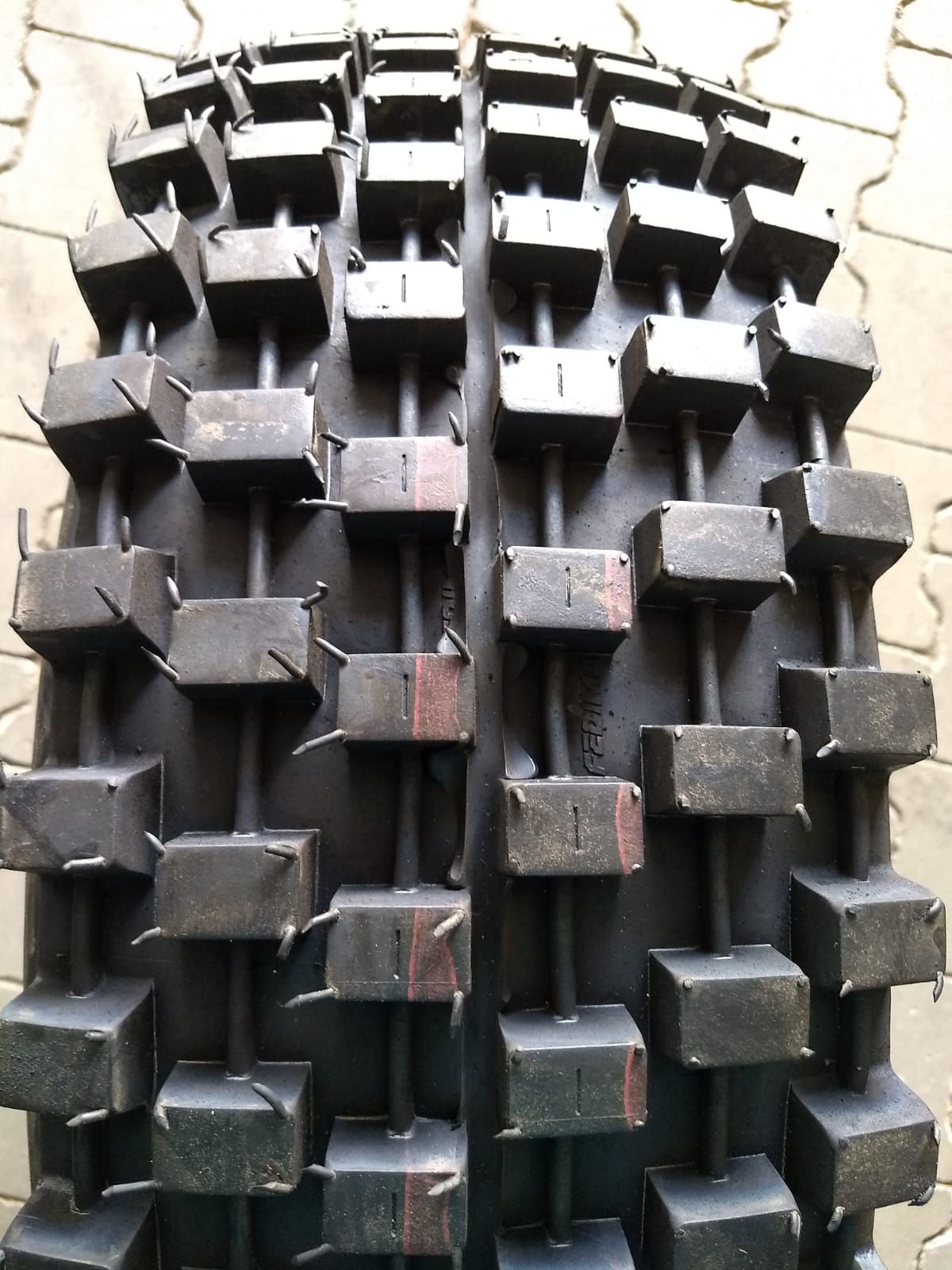 Fedima CRM Stollenreifen 22/76-17  - 235/65R17 6 Reihen (3+3)