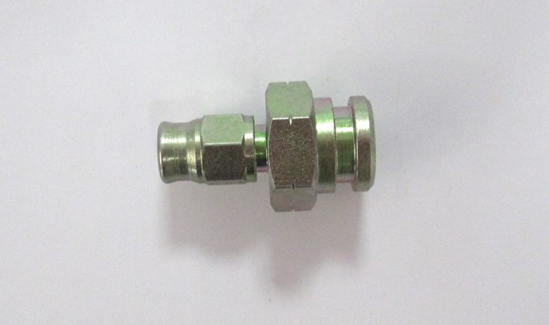 Anschluß Innengew. M10x1,25 konvex  Dash 03 für Klammerhalterung